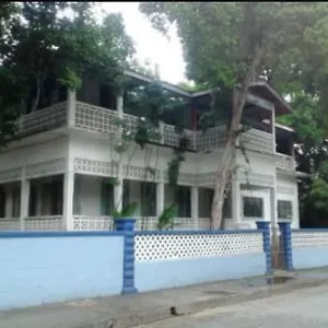Inn Pearl's, Port of Spain